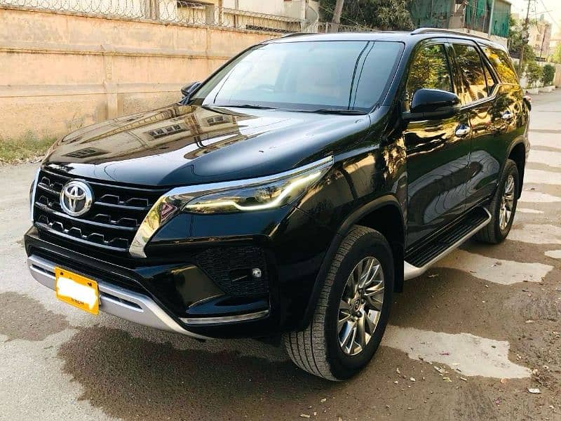 Toyota Fortuner V 2021 2.7 Petro New shape 1