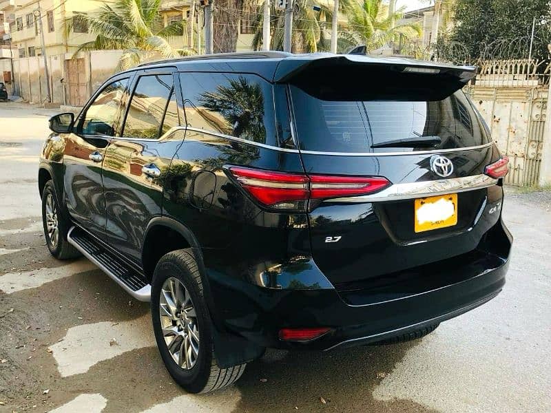 Toyota Fortuner V 2021 2.7 Petro New shape 3