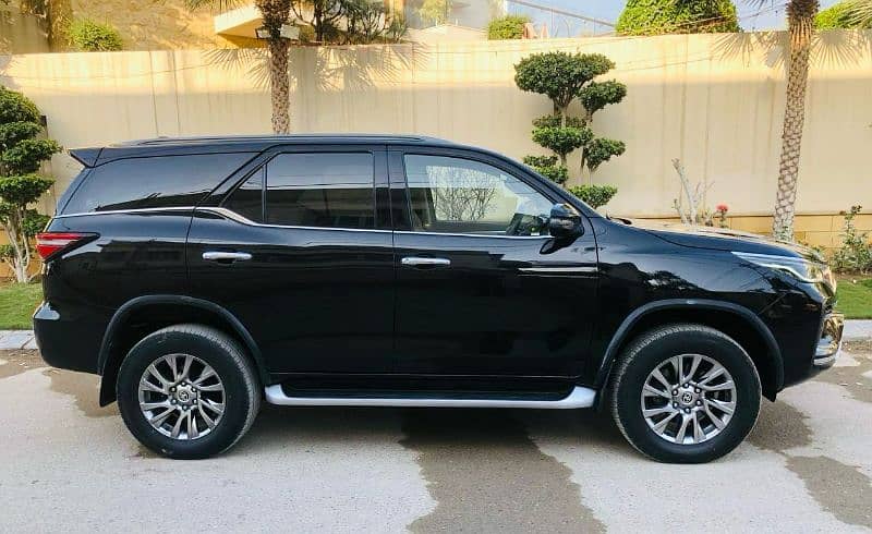 Toyota Fortuner V 2021 2.7 Petro New shape 5