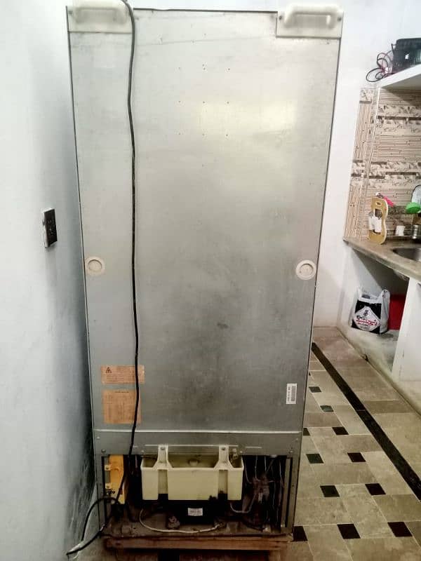 TOSHIBA REFRIGERATOR -FREEZER  HYBRID GUARD SYSTEM 3