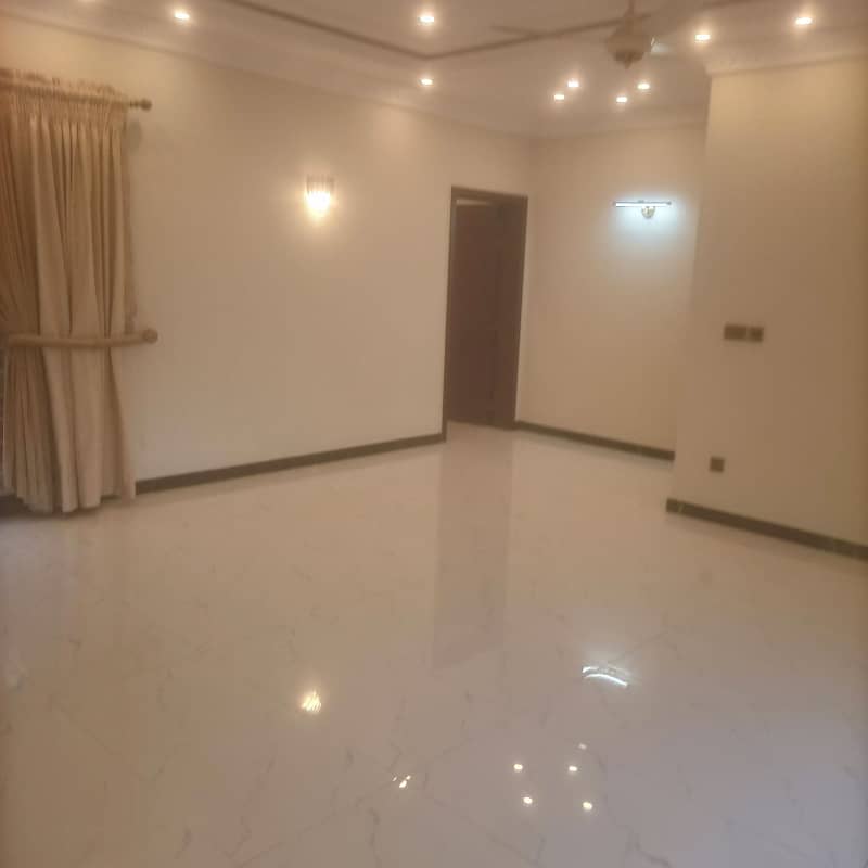 one kanal furnished house for sale facing park 60feet road 4