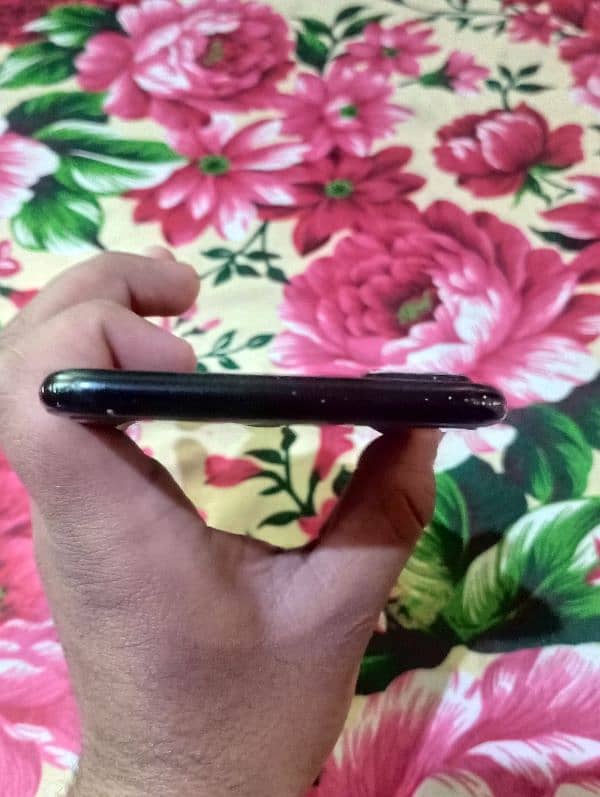 iPhone 7 plus 128gb Saaf Condition hai Just Battery Service pa ha 4