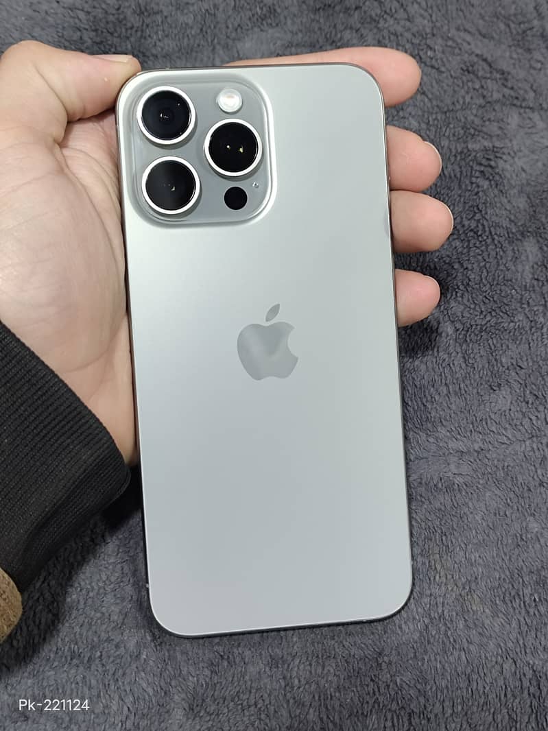 iPhone 15pro max 0