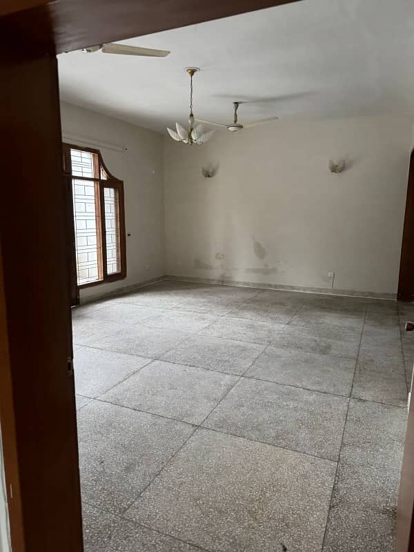 Pha D Type Flat Available For Rent In G11 4