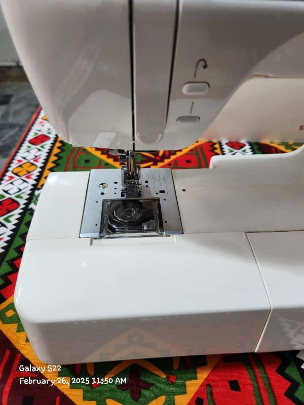 Singer 7900 DX Computerized Sewing Machine 1