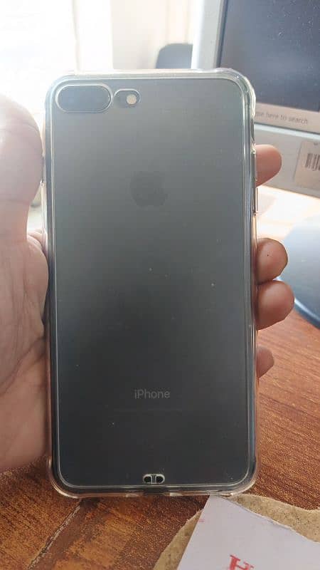 I am selling my iphone 7plus 128 gb 1