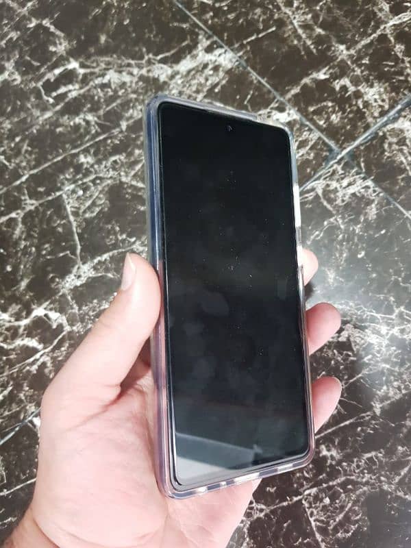 Samsung A72 in amaculate condition 0