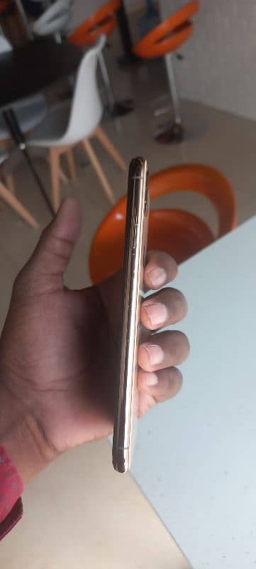 i phone xs max new condition 4