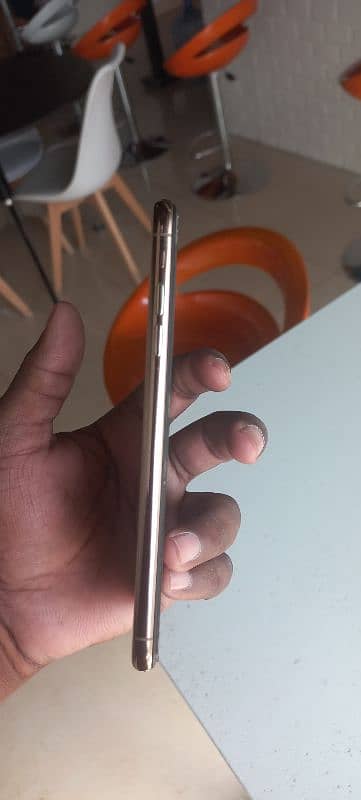 i phone xs max new condition 5