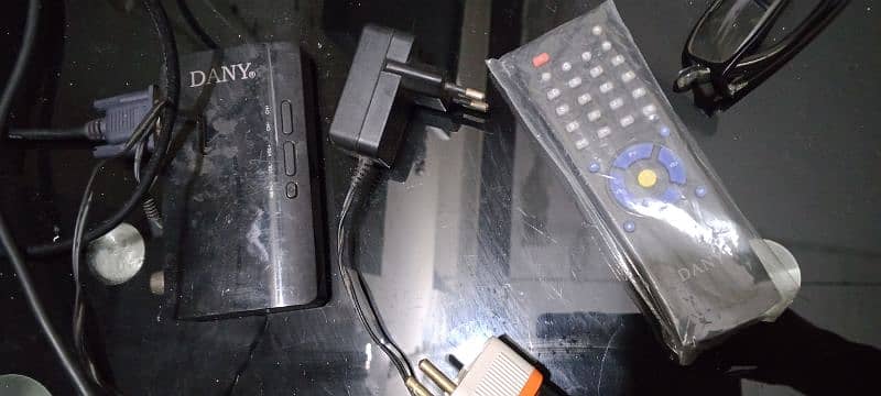 Danny tv device ha remote charger Sath ha pc lcd ko cabel wali banaye 0