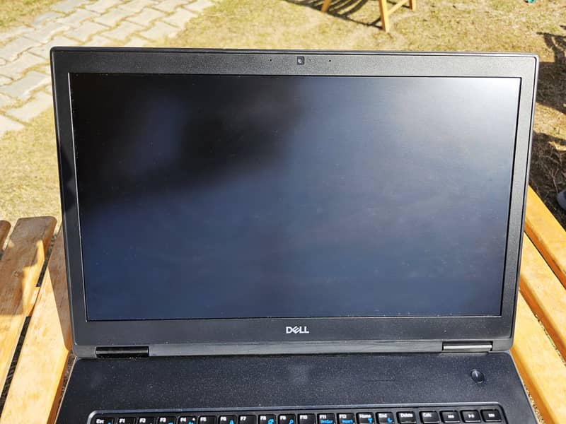 Dell Precision 7730 - Core i7 - 8th Gen 4