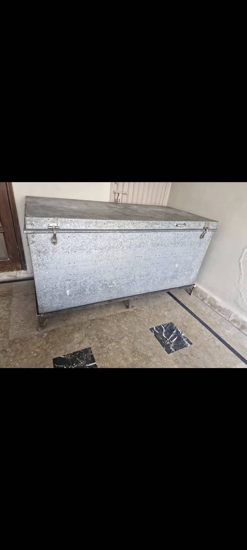 Excellent condition iron payti with heavy stand for urgent sale 0