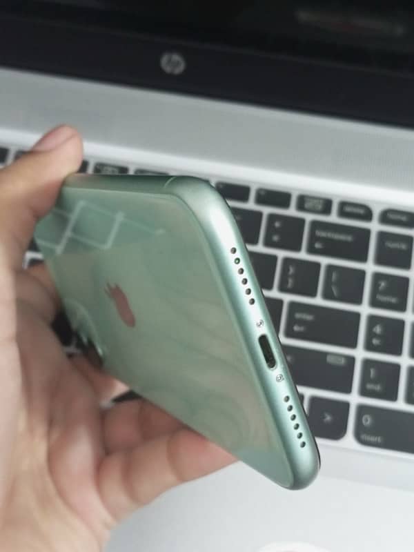 iPHONE 11 MINT GREEN 64GB ALL OKAY 7