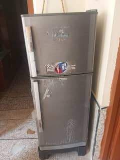 Dawlance medium fridge for sale