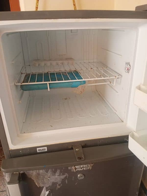 Dawlance medium fridge for sale 1