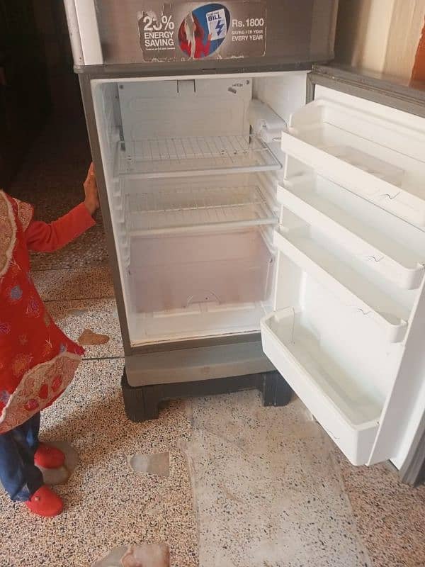 Dawlance medium fridge for sale 2