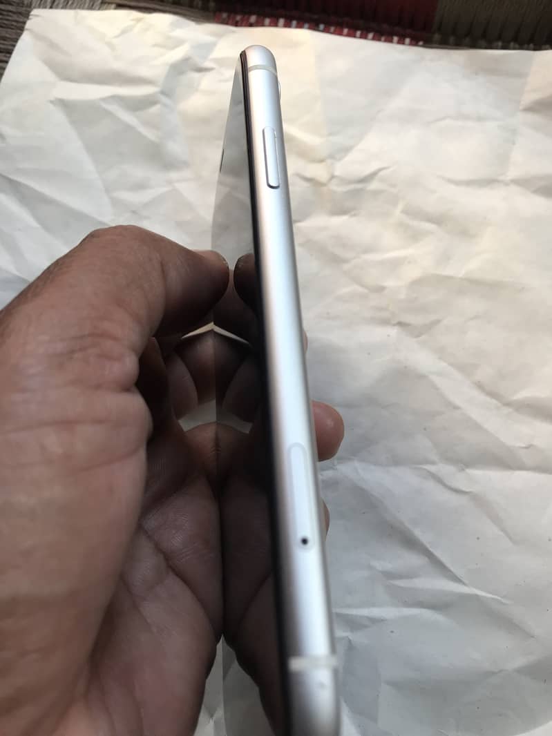 iPhone XR white colour 4