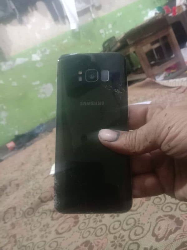 samsung s8 panel damag ha lekin chalta tk ha pta aprobed ha 0