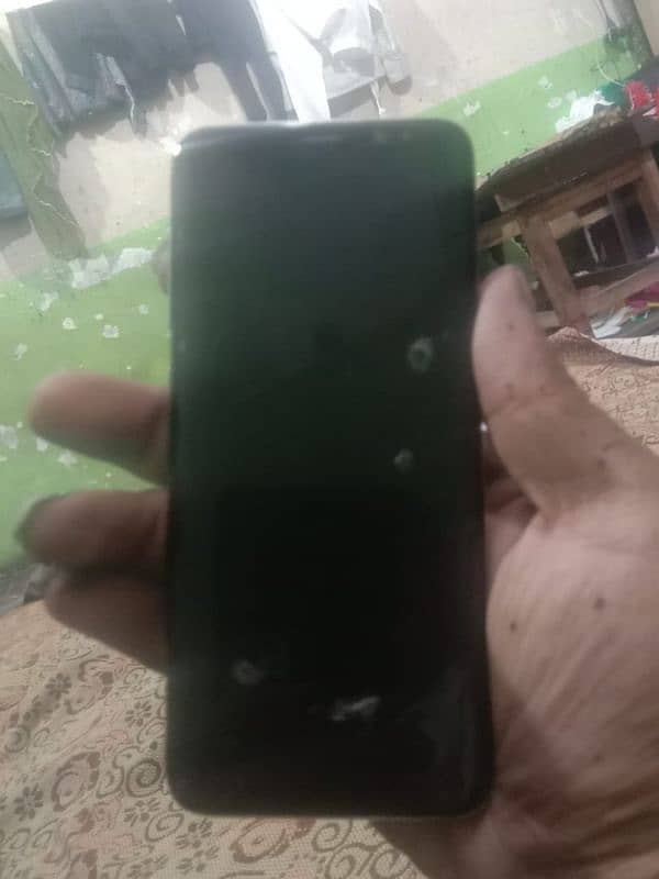 samsung s8 panel damag ha lekin chalta tk ha pta aprobed ha 3