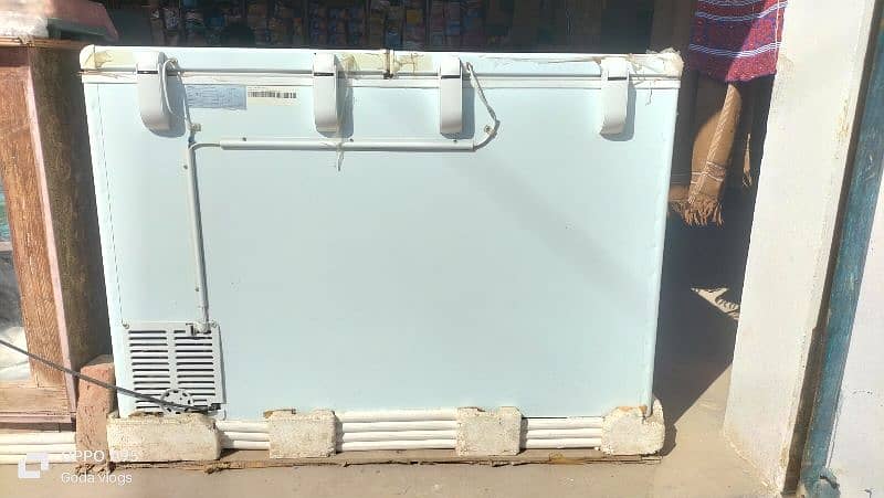 D freezer only 4 month used . . . 85k price 5