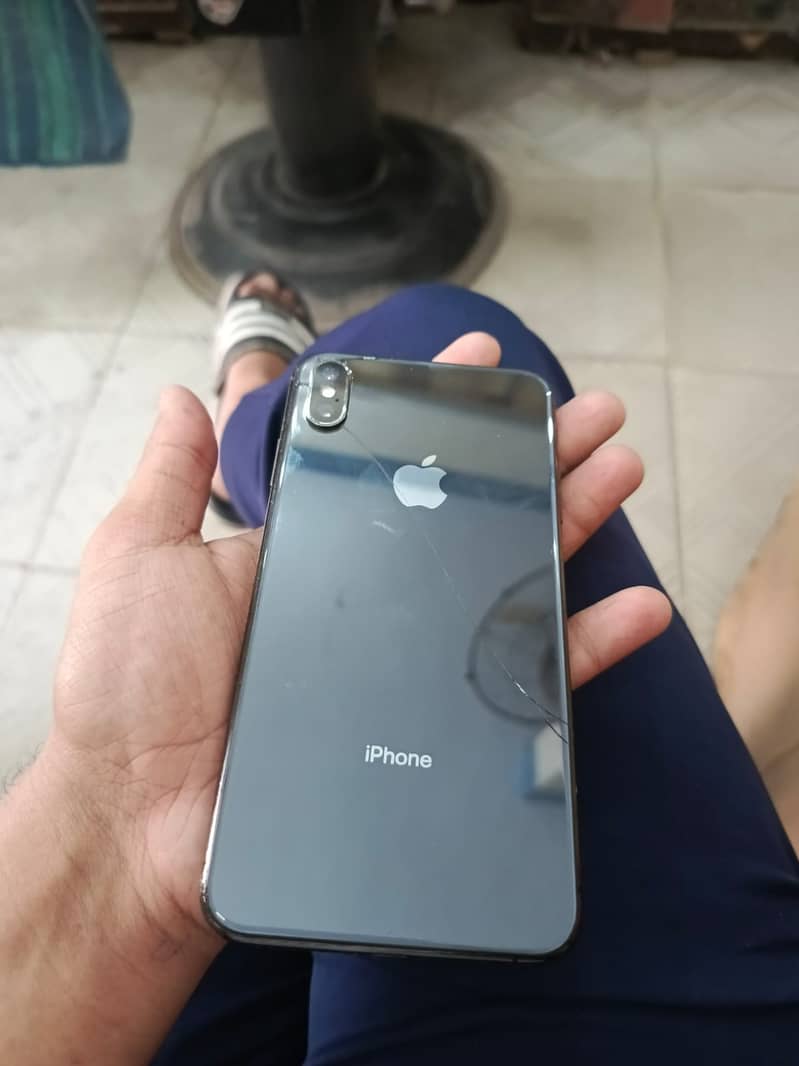 Apple iPhone XS Max 0