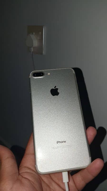 Iphone 7+ For SALE (WITH CHARGER) 4