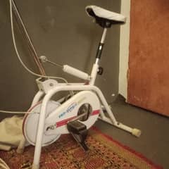 Running machine  new condtion urgent sale price responsible