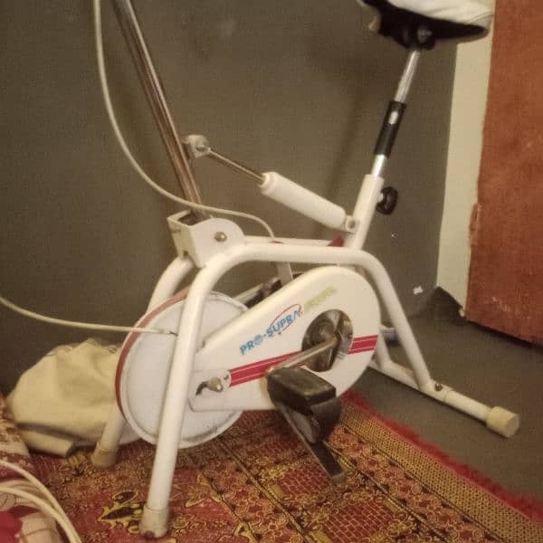 Running machine  new condtion urgent sale price responsible 1