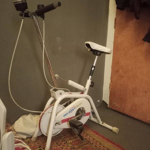 Running machine  new condtion urgent sale price responsible 2