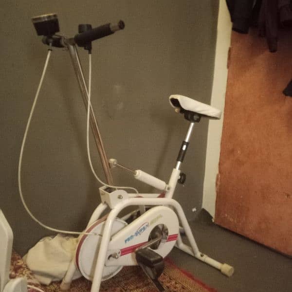 Running machine  new condtion urgent sale price responsible 3