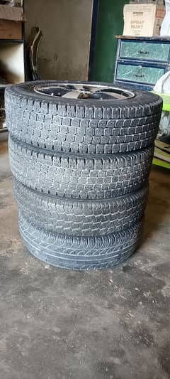 4 Tyre with alloy rims