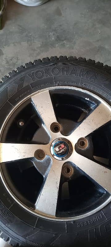 4 Tyre with alloy rims 1