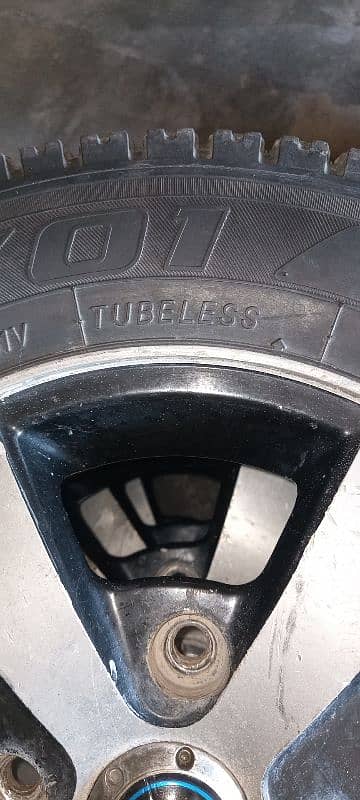 4 Tyre with alloy rims 2