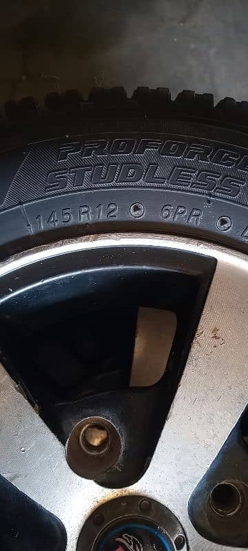 4 Tyre with alloy rims 3