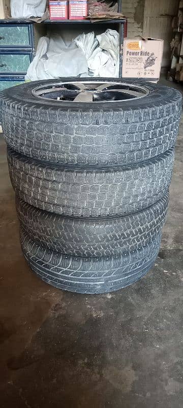 4 Tyre with alloy rims 7