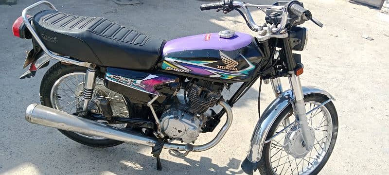 United 125 2019 model first owner Bio matric Available petrol average 7