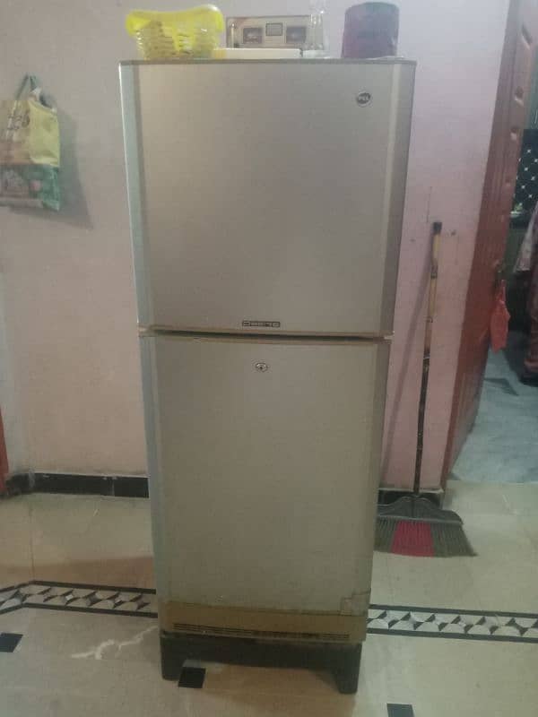 PEL refrigerator medium size 12cft 0