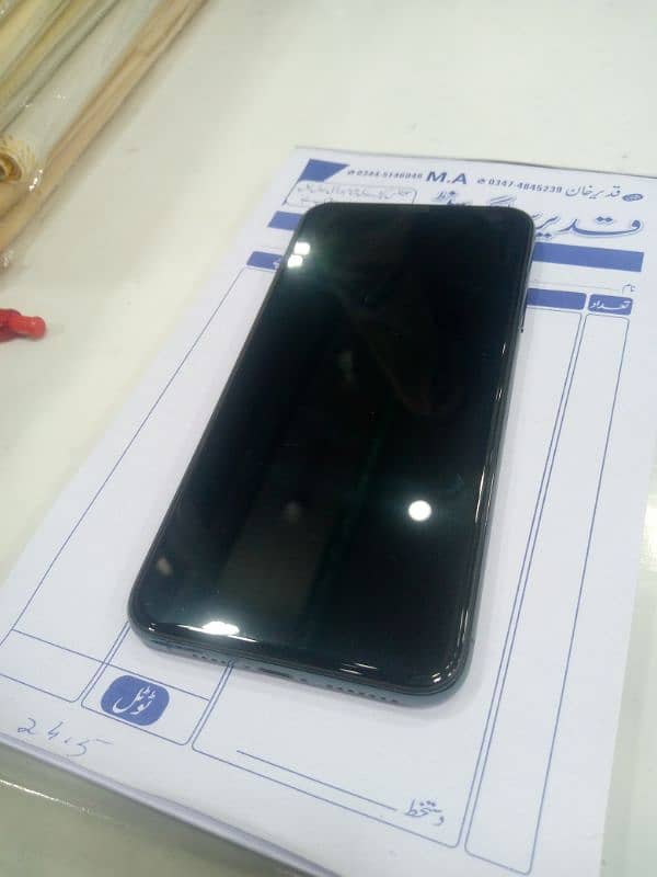 I phone 11pro max non pta 10/10 GB64 battery health 80 1