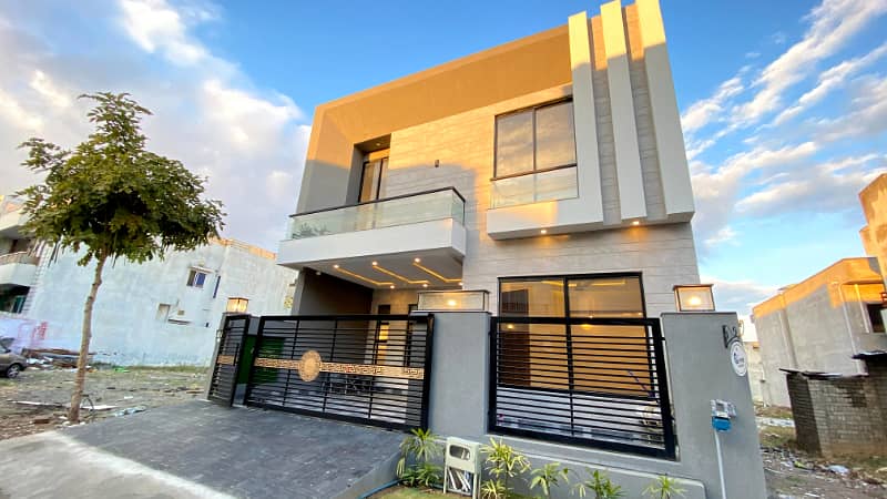 8 marla beautiful designer house available for sale in Faisal town block A 2