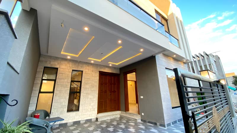 8 marla beautiful designer house available for sale in Faisal town block A 3