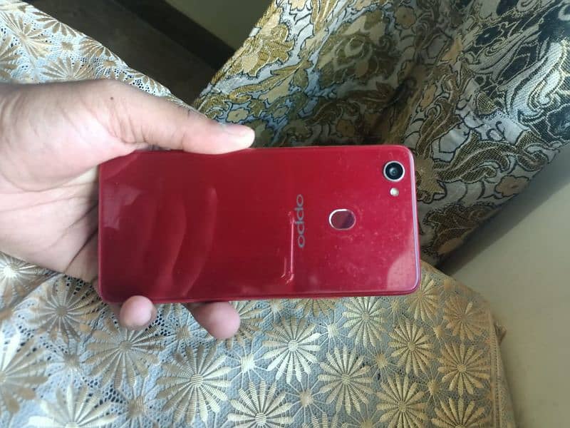 Oppo f7 4/64gb with original charger 1