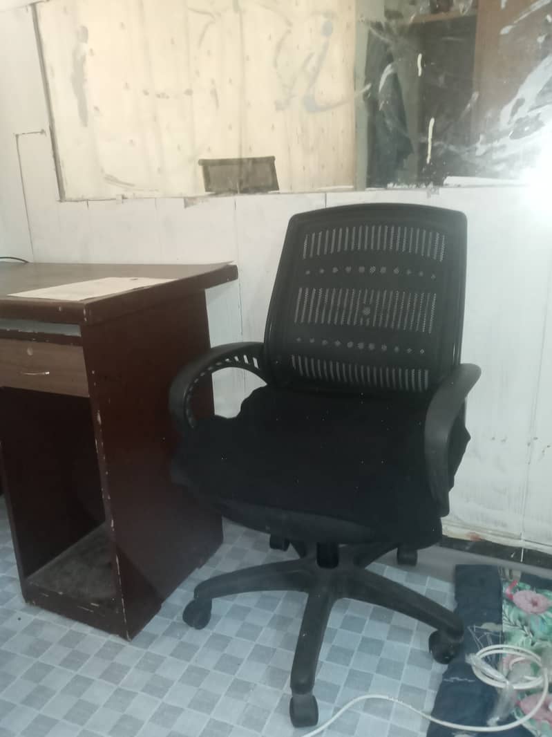 Computer table and 2 office chairs for sale 1