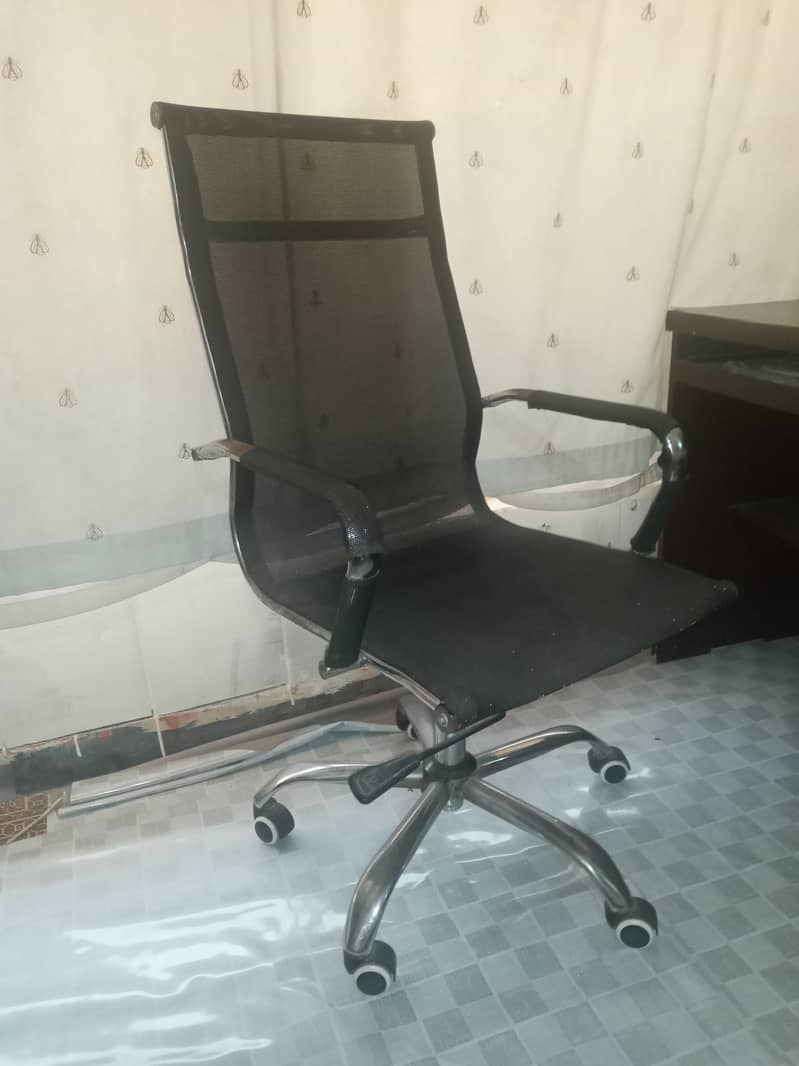 Computer table and 2 office chairs for sale 3