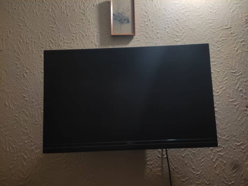 TCL LED FOR sale tv or remote AK line ha show ni hoti khas 3