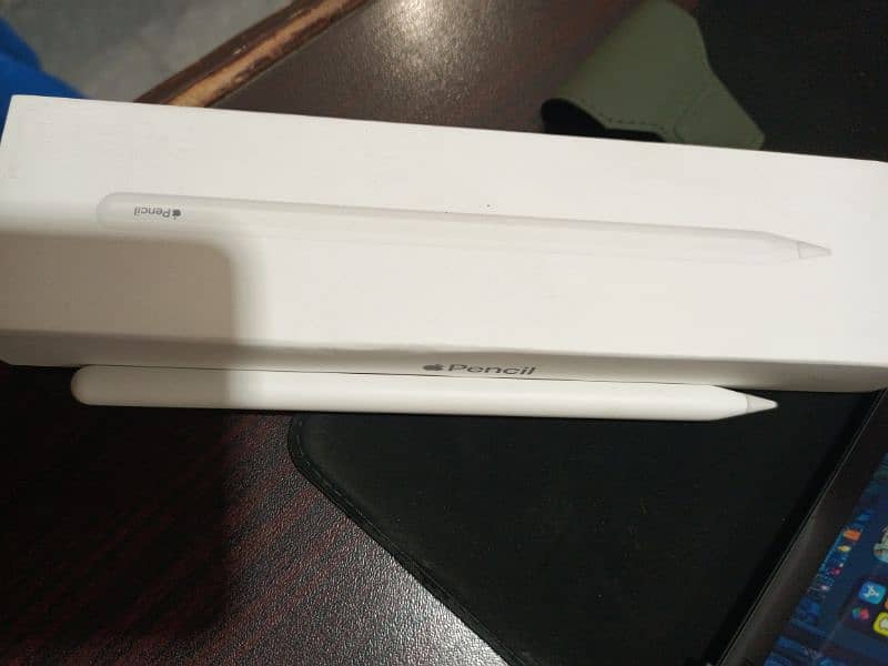 Ipad Pro 2020 12'9 inches with box and apple pencil gen 2 9