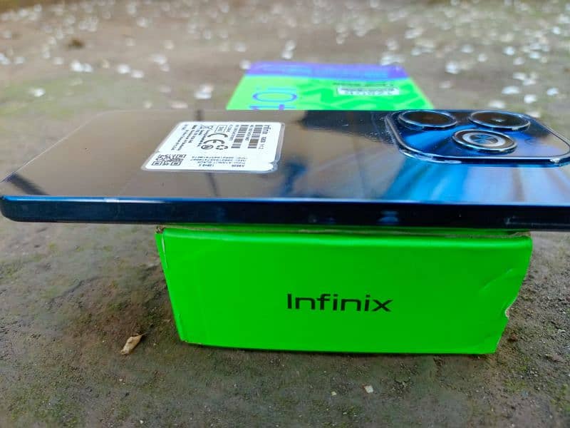 Infinix Hot40i [128/8] with 10/10 condition. No Exchange & Bargain. 6