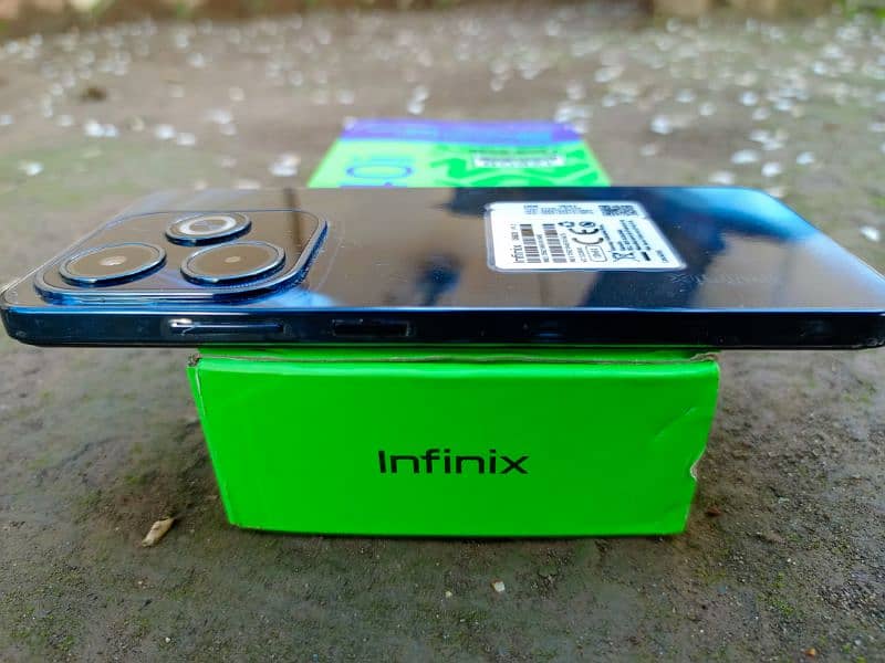 Infinix Hot40i [128/8] with 10/10 condition. No Exchange & Bargain. 7