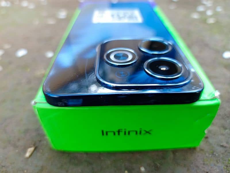 Infinix Hot40i [128/8] with 10/10 condition. No Exchange & Bargain. 9