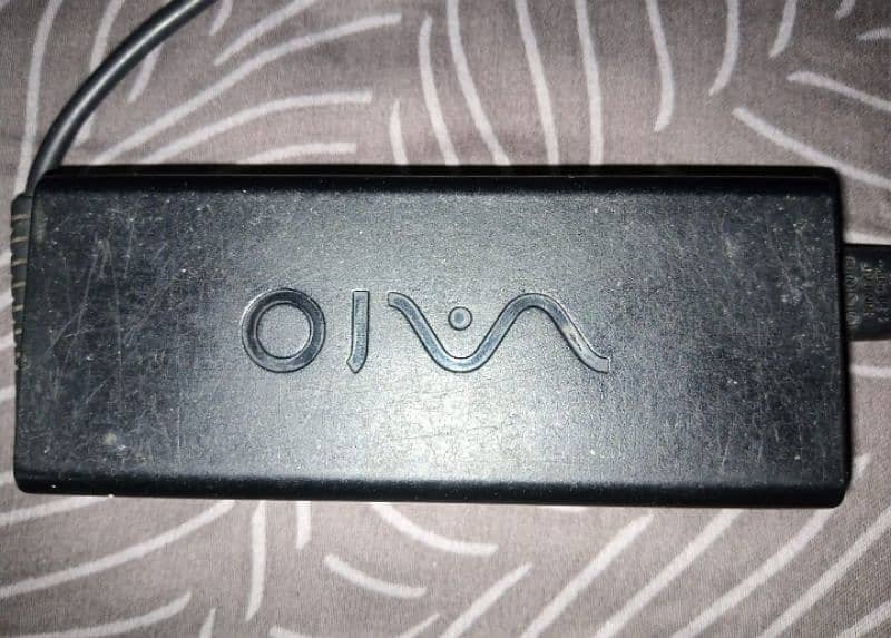 sony vaio i3 2.40GHz ,5.00GB RAM/Storage 465GB 2