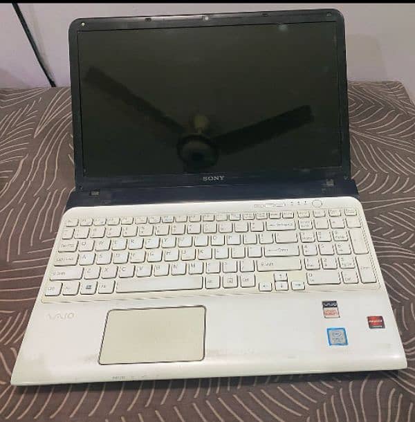 sony vaio i3 2.40GHz ,5.00GB RAM/Storage 465GB 5